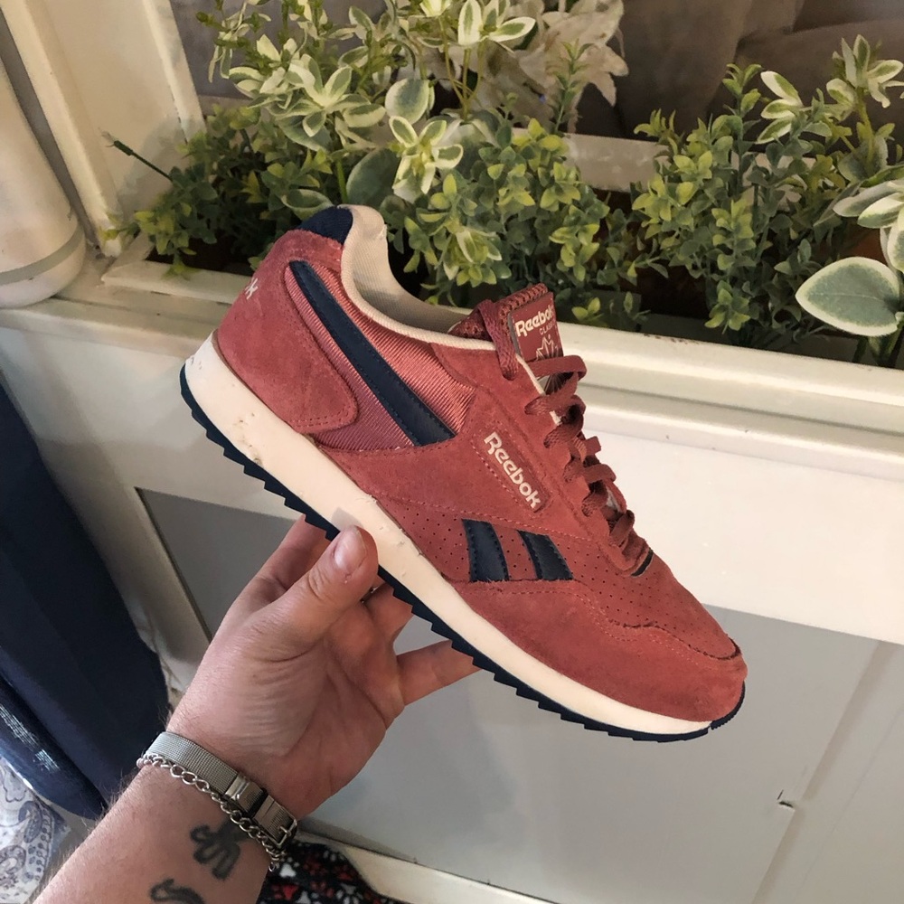 Women’s Reebok Classic Suede ‘Rose Navy size 8 (damaged)